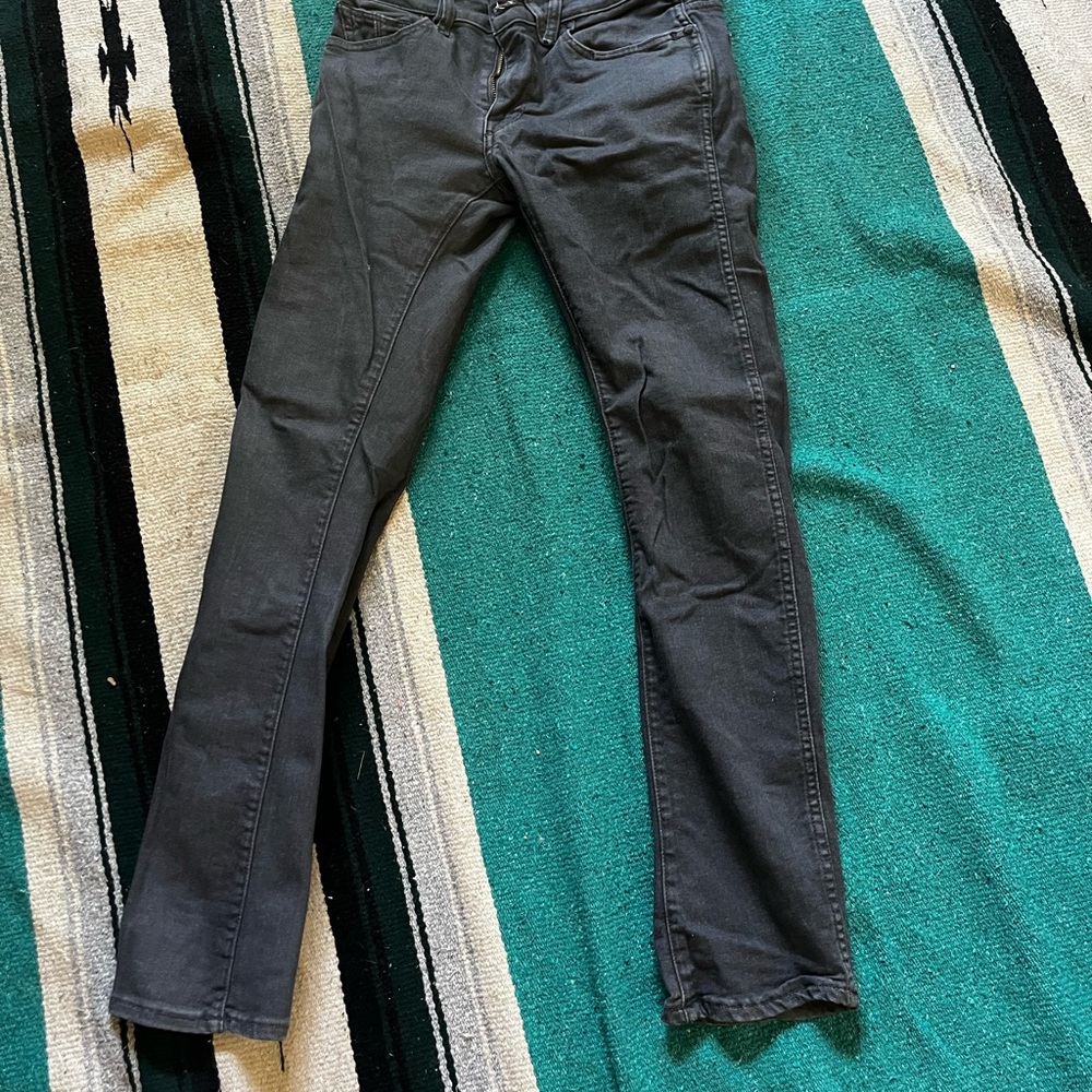 Gray skinny volcom jeans